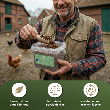 Anwendungsbild eines Landwirts bei der Fütterung von Hühnern mit getrockneten Schwarzen Soldatenfliegenlarven. Die Larven werden aus einem transparenten EntoZoo Behälter mit einer Holzschaufel portioniert. Das Einzelfuttermittel ist ohne Kühlung lange haltbar, sehr einfach zu dosieren und sollte dunkel sowie trocken gelagert werden.