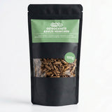 Produktbild einer 100 g Packung getrockneter Heimchen (Acheta domesticus). Die Heimchen befinden sich in einem schwarzen Standbodenbeutel mit grünem EntoZoo Etikett und Sichtfenster, durch das die Insekten sichtbar sind. Auf der Verpackung steht „Getrocknete adulte Heimchen“. Die Packung eignet sich als Tierfutter für verschiedene Tierarten wie Reptilien, Geflügel oder Wildvögel. Zentrale Aussage: kompakte und praktische Packung hochwertiger getrockneter Heimchen als Insektenfutter.